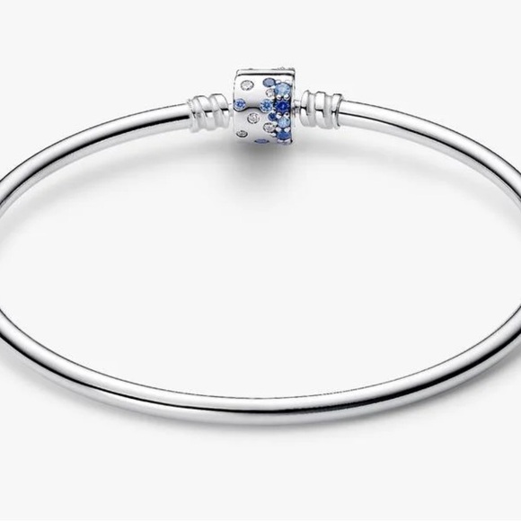 PandoraStudded Clasp & Chain Bracelet
Product number: 593681C00-17
Size: 6.7 In - Picture 4 of 4